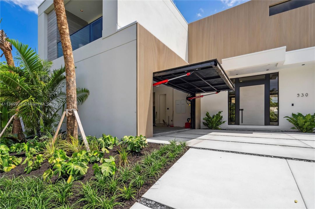 For Sale: $6,950,000 (5 beds, 4 baths, 4711 Square Feet)