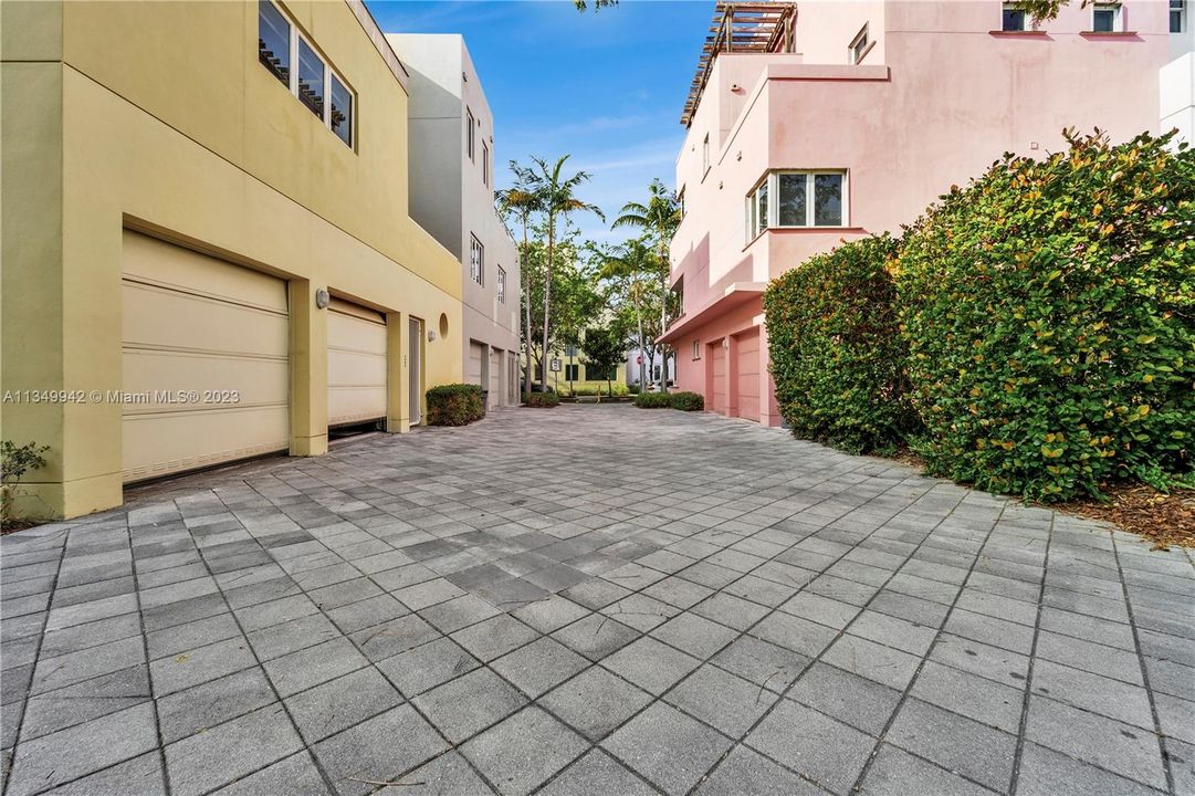 Recently Sold: $6,000,000 (5 beds, 5 baths, 4574 Square Feet)