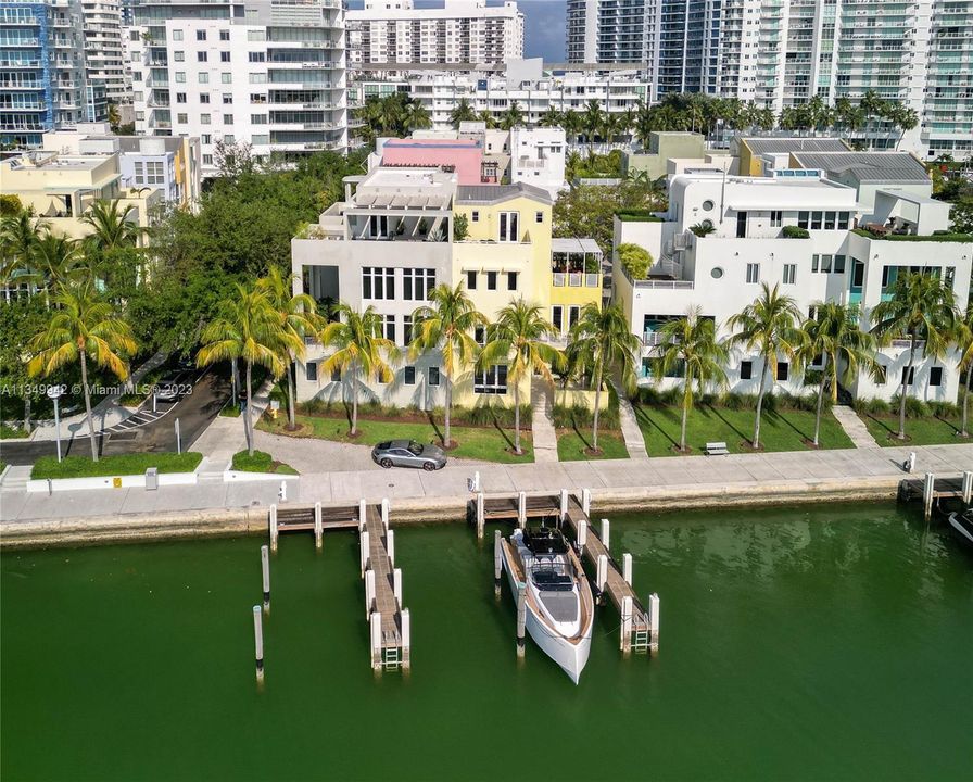 Recently Sold: $6,000,000 (5 beds, 5 baths, 4574 Square Feet)