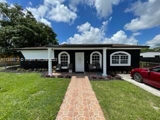 Recently Sold: $520,000 (4 beds, 2 baths, 1890 Square Feet)