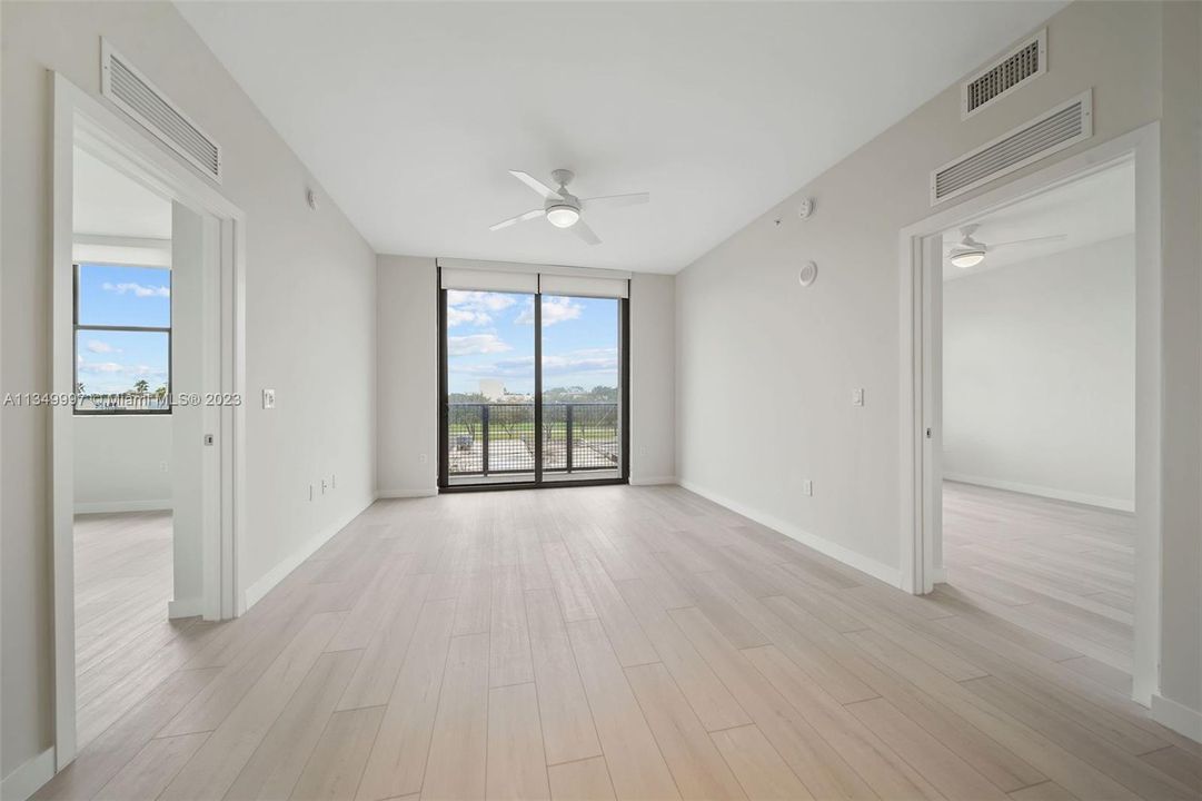 最近租的: $3,001 (2 贝兹, 2 浴室, 1212 平方英尺)