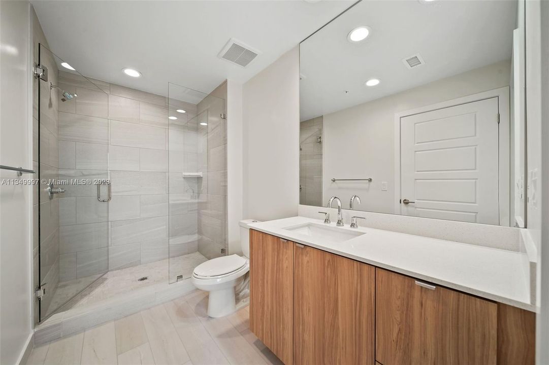 最近租的: $3,001 (2 贝兹, 2 浴室, 1212 平方英尺)