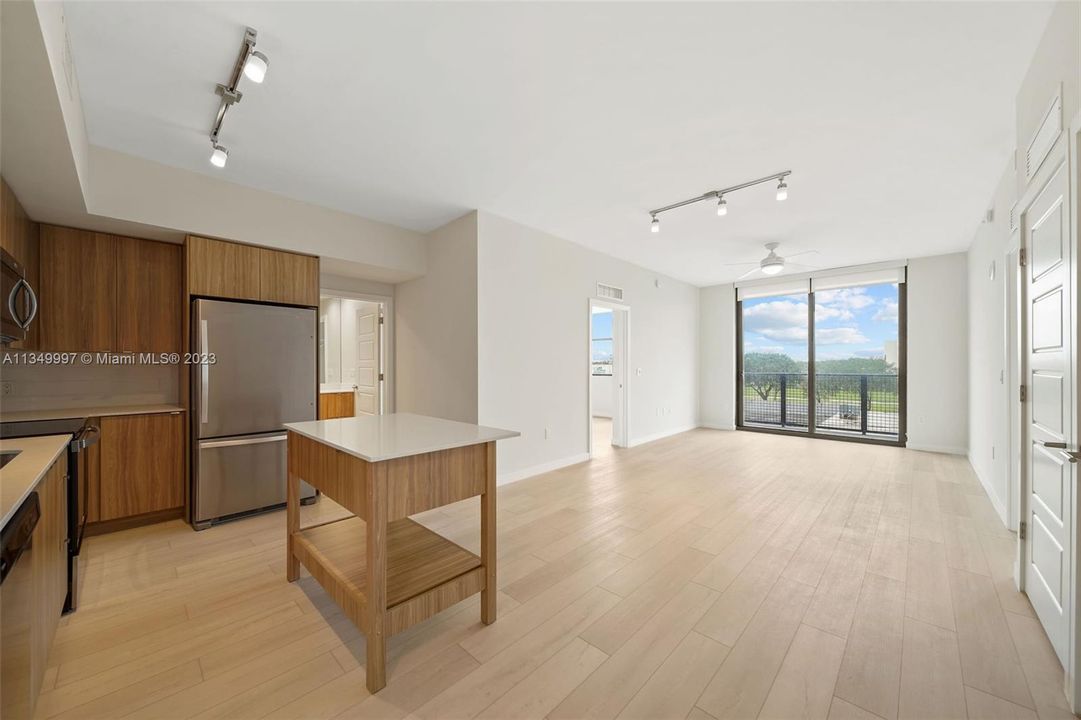 最近租的: $3,001 (2 贝兹, 2 浴室, 1212 平方英尺)