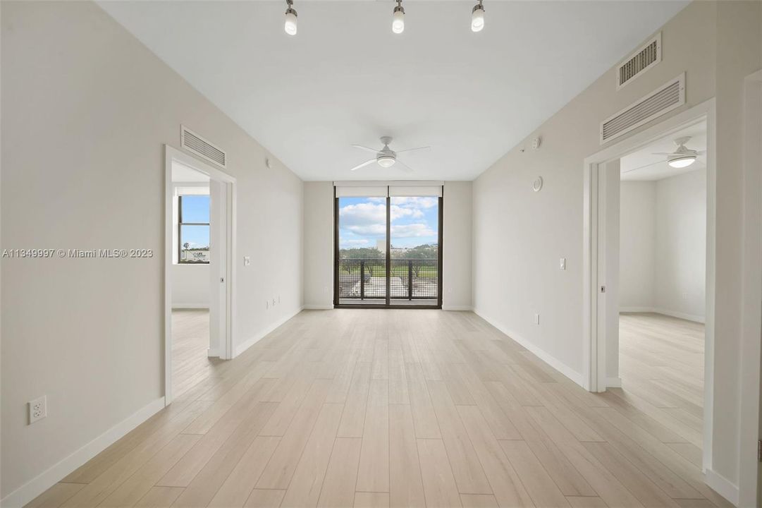 最近租的: $3,001 (2 贝兹, 2 浴室, 1212 平方英尺)