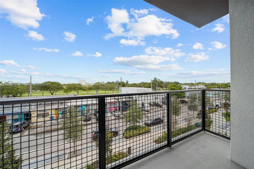 最近租的: $3,001 (2 贝兹, 2 浴室, 1212 平方英尺)