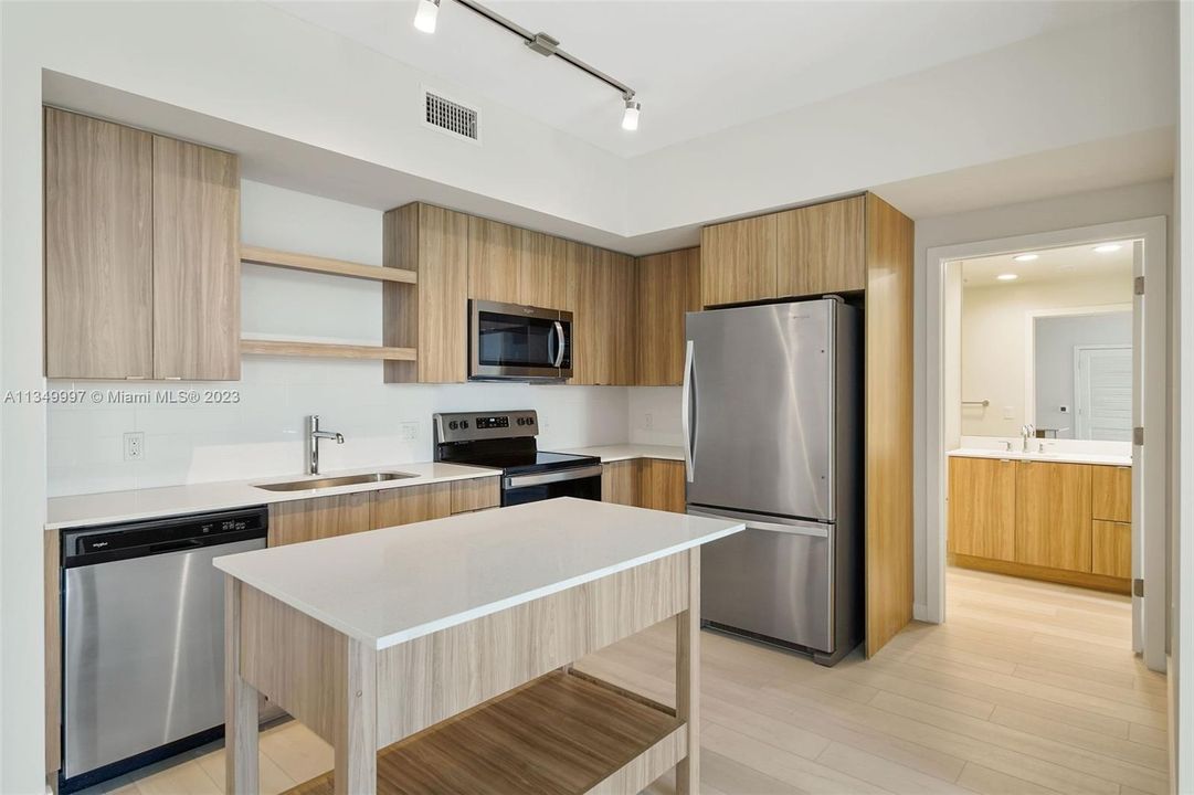 最近租的: $3,001 (2 贝兹, 2 浴室, 1212 平方英尺)