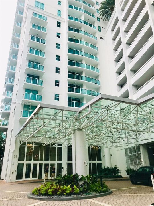 Recientemente alquilado: $3,900 (2 camas, 2 baños, 1051 Pies cuadrados)