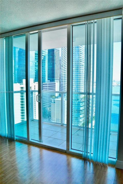 Recientemente alquilado: $3,900 (2 camas, 2 baños, 1051 Pies cuadrados)