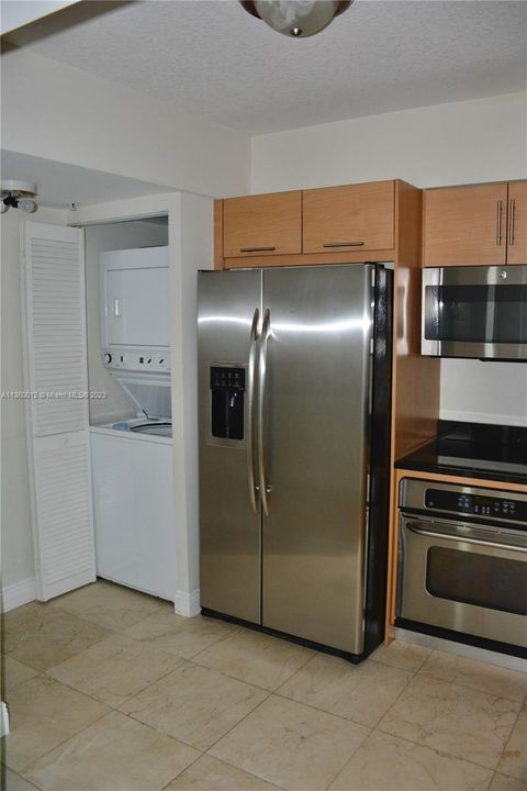 Recientemente alquilado: $3,900 (2 camas, 2 baños, 1051 Pies cuadrados)