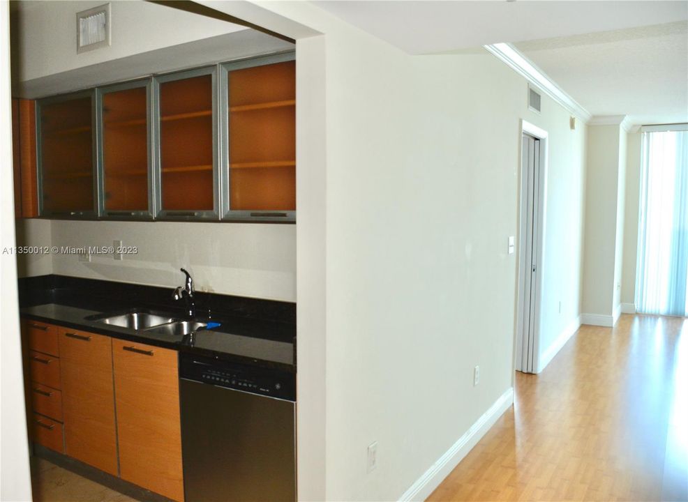 Recientemente alquilado: $3,900 (2 camas, 2 baños, 1051 Pies cuadrados)