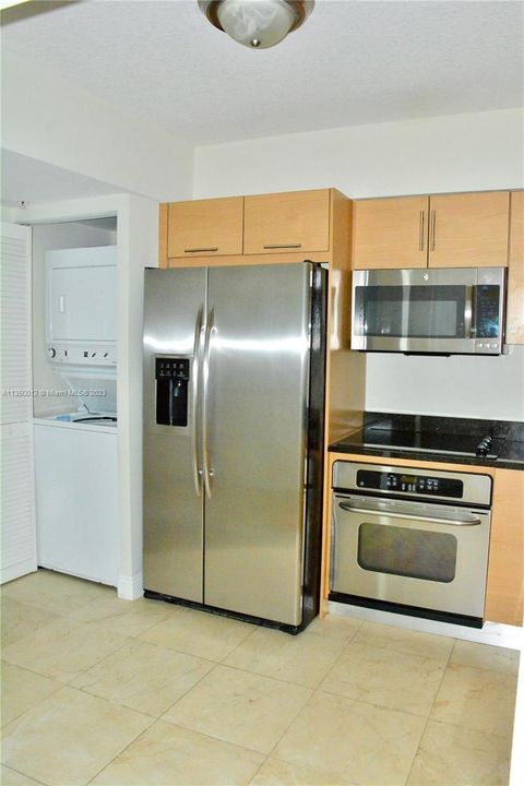Recently Rented: $3,900 (2 beds, 2 baths, 1051 Square Feet)