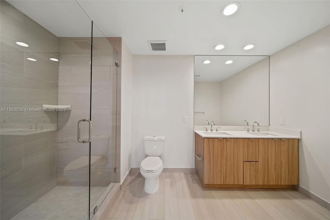 最近租的: $3,001 (2 贝兹, 2 浴室, 1212 平方英尺)
