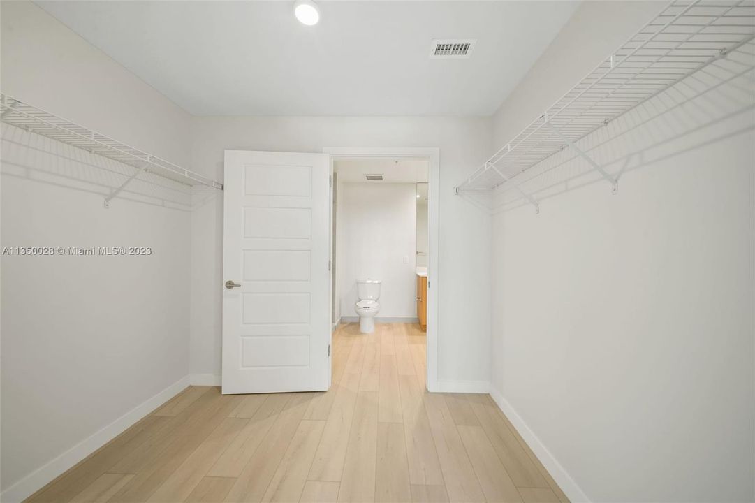 最近租的: $3,001 (2 贝兹, 2 浴室, 1212 平方英尺)