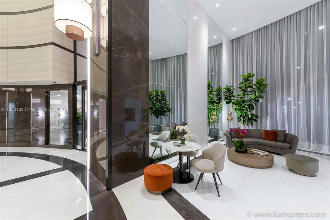 Recently Sold: $4,500,000 (3 beds, 2 baths, 2340 Square Feet)