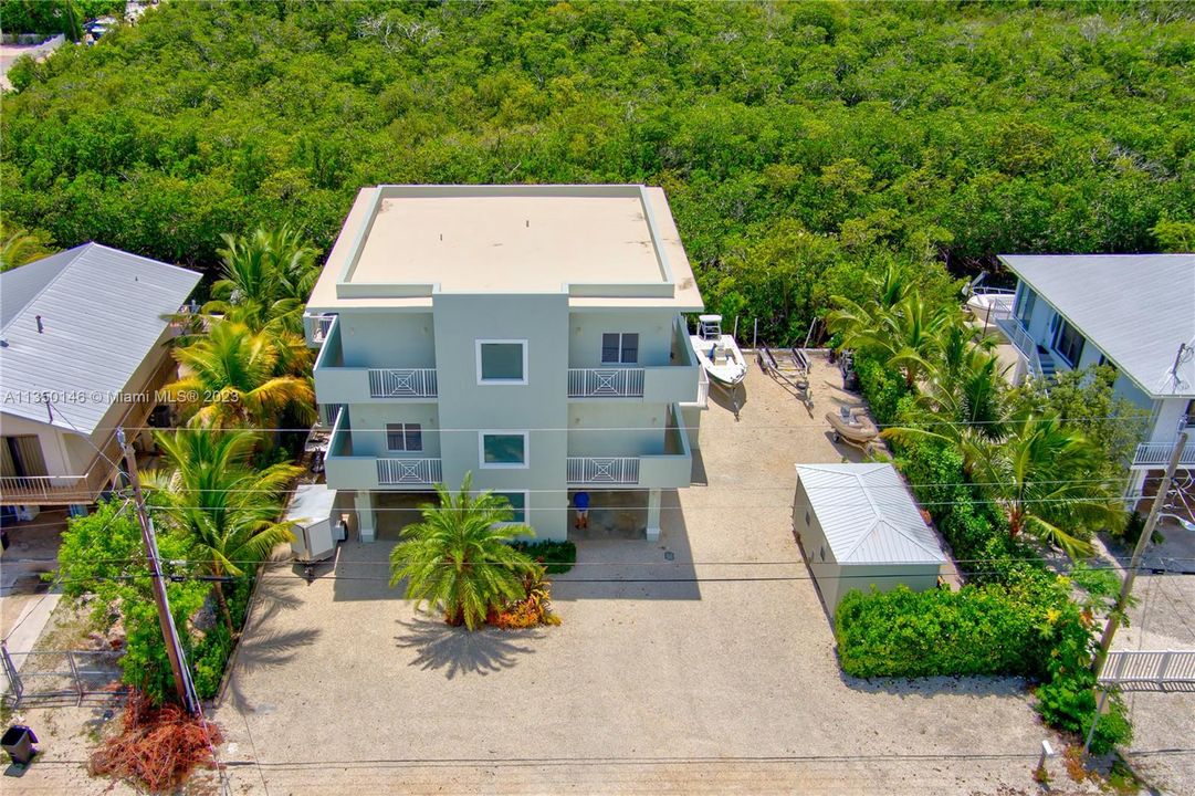 Recently Sold: $2,000,000 (4 beds, 3 baths, 2784 Square Feet)