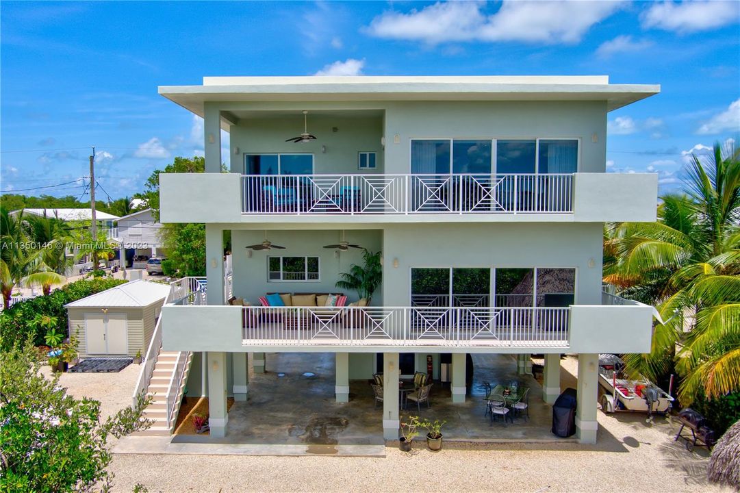 Recently Sold: $2,000,000 (4 beds, 3 baths, 2784 Square Feet)