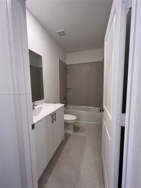 最近租的: $2,850 (3 贝兹, 2 浴室, 1327 平方英尺)