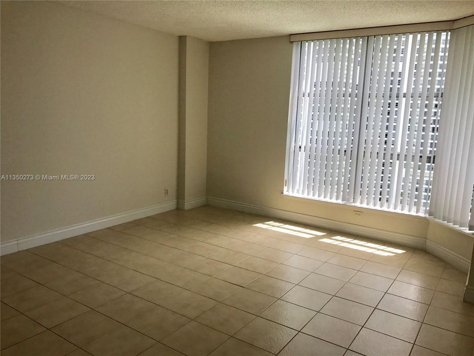 Recently Rented: $3,200 (2 beds, 2 baths, 1150 Square Feet)