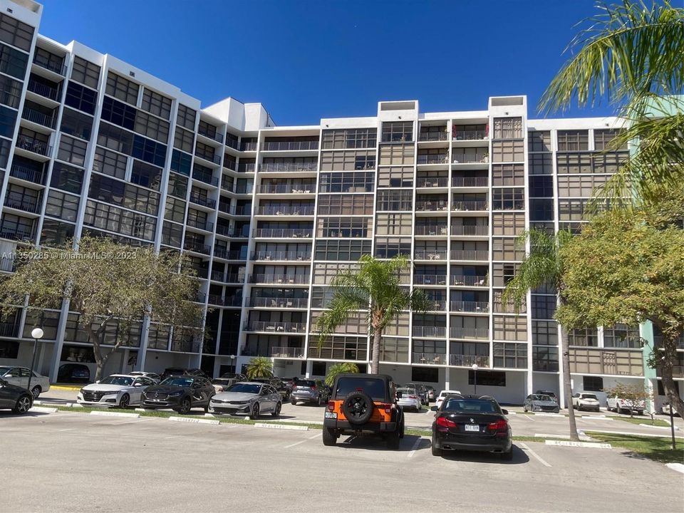 Recently Sold: $274,800 (1 beds, 2 baths, 1130 Square Feet)