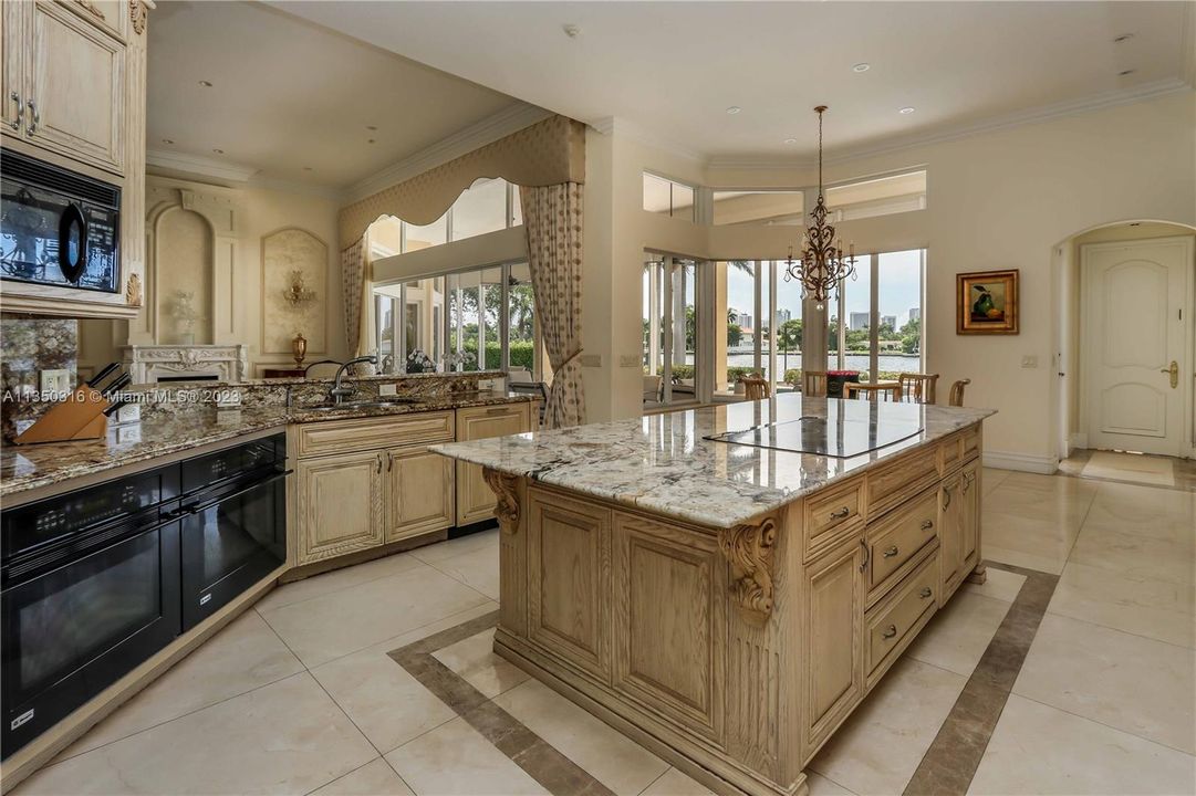 Recently Sold: $4,800,000 (5 beds, 3 baths, 4616 Square Feet)