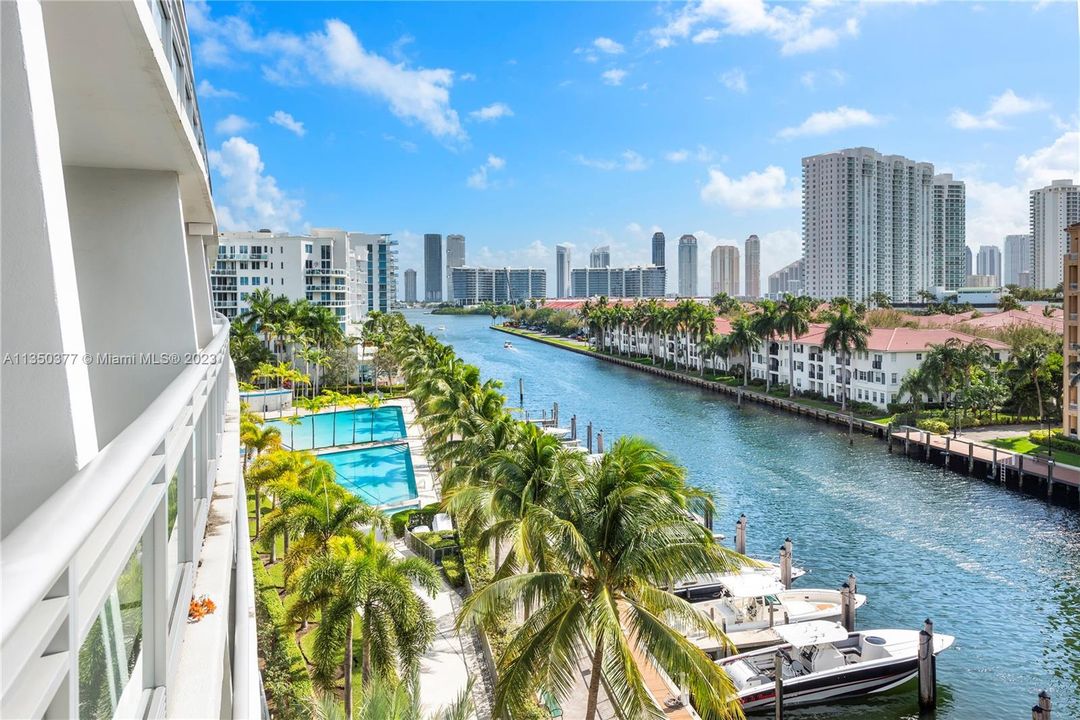 Recently Sold: $615,000 (1 beds, 2 baths, 1214 Square Feet)