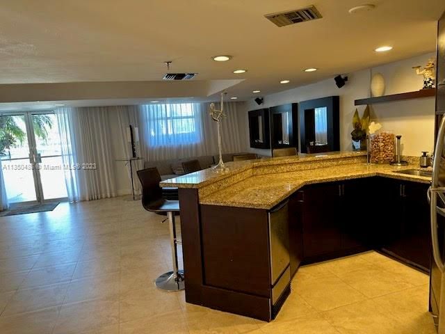 Vendido Recientemente: $499,000 (2 camas, 2 baños, 959 Pies cuadrados)