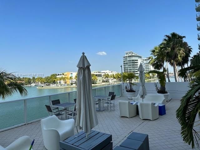 Vendido Recientemente: $499,000 (2 camas, 2 baños, 959 Pies cuadrados)