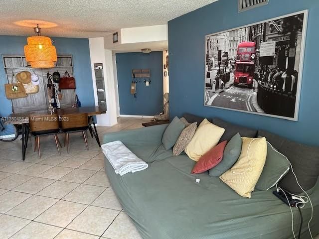 Vendido Recientemente: $499,000 (2 camas, 2 baños, 959 Pies cuadrados)