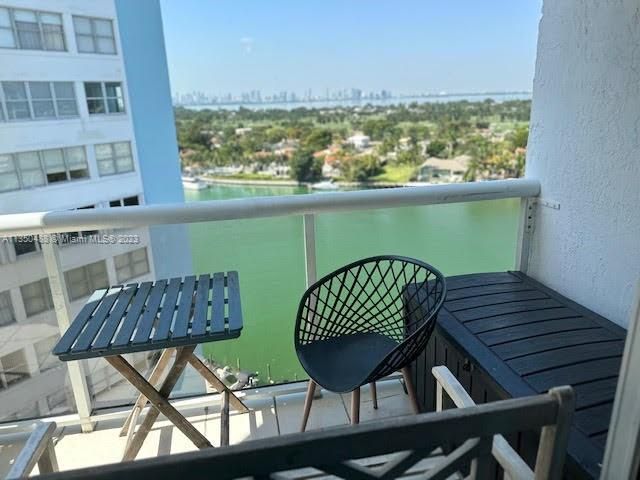 Vendido Recientemente: $499,000 (2 camas, 2 baños, 959 Pies cuadrados)