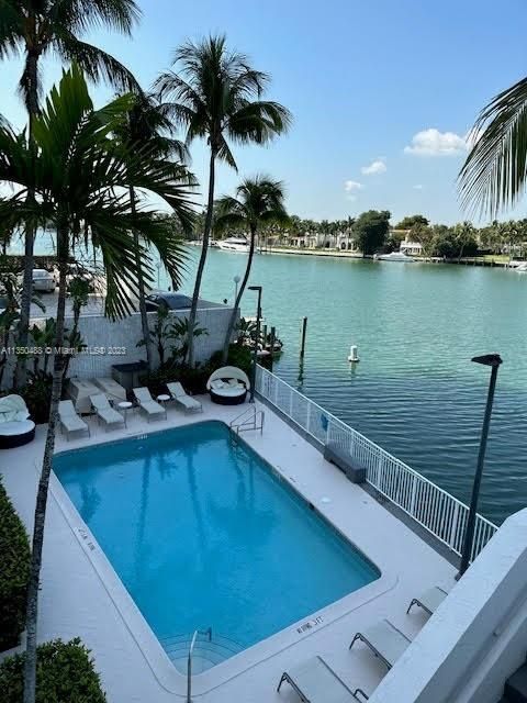 Vendido Recientemente: $499,000 (2 camas, 2 baños, 959 Pies cuadrados)