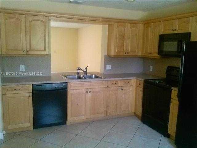 Recently Rented: $2,500 (3 beds, 2 baths, 1217 Square Feet)