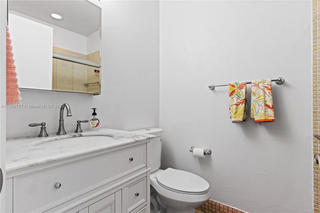 最近售出: $270,000 (2 贝兹, 2 浴室, 1240 平方英尺)
