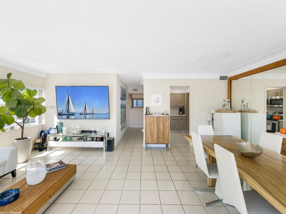 Recently Sold: $825,000 (2 beds, 2 baths, 1365 Square Feet)