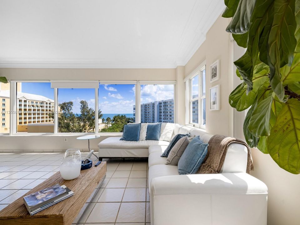 Recently Sold: $825,000 (2 beds, 2 baths, 1365 Square Feet)