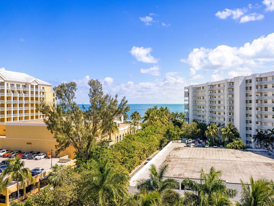 Recently Sold: $825,000 (2 beds, 2 baths, 1365 Square Feet)