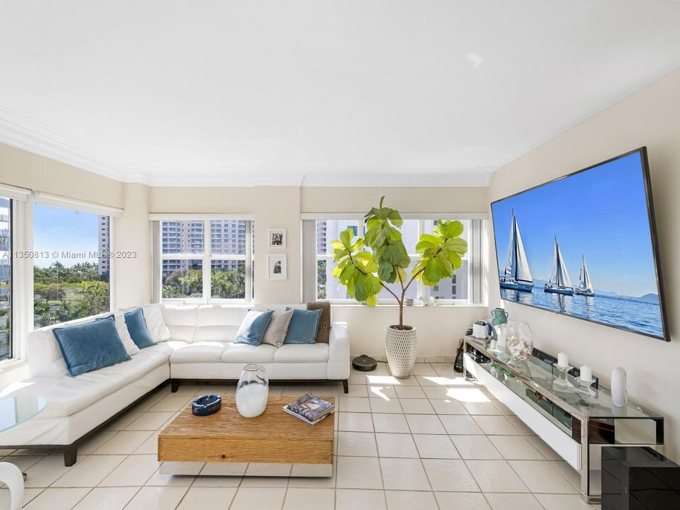Recently Sold: $825,000 (2 beds, 2 baths, 1365 Square Feet)