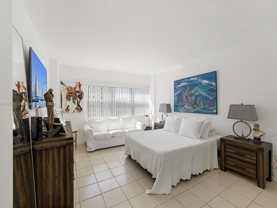 Recently Sold: $825,000 (2 beds, 2 baths, 1365 Square Feet)