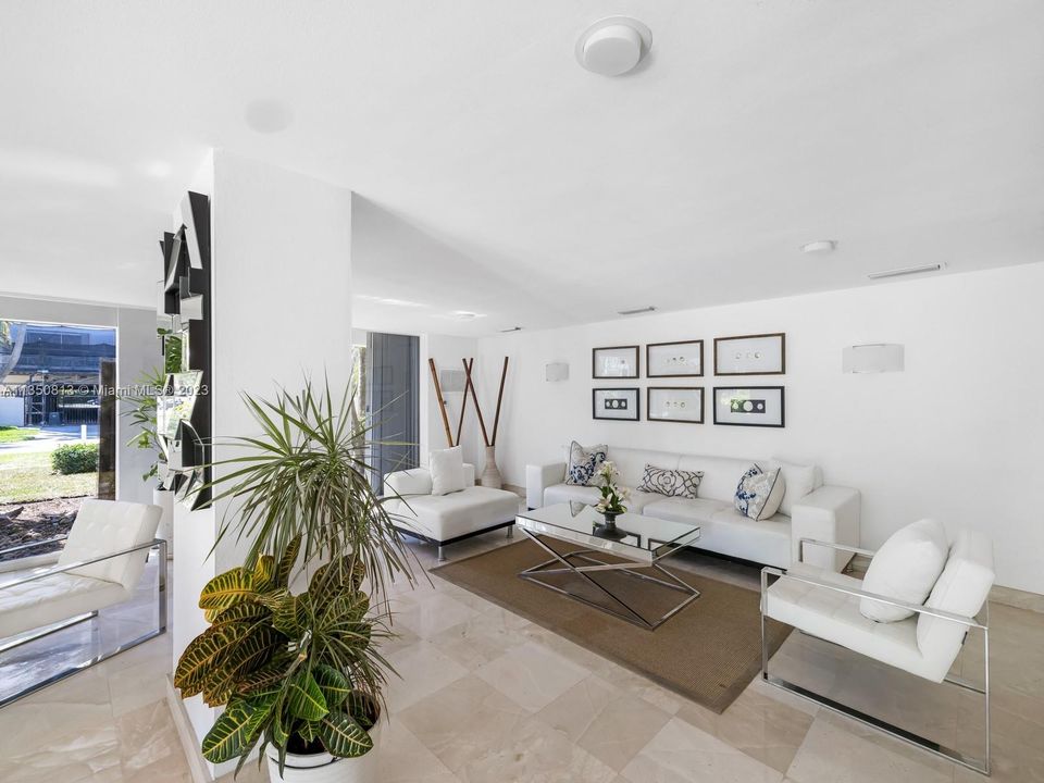 Recently Sold: $825,000 (2 beds, 2 baths, 1365 Square Feet)