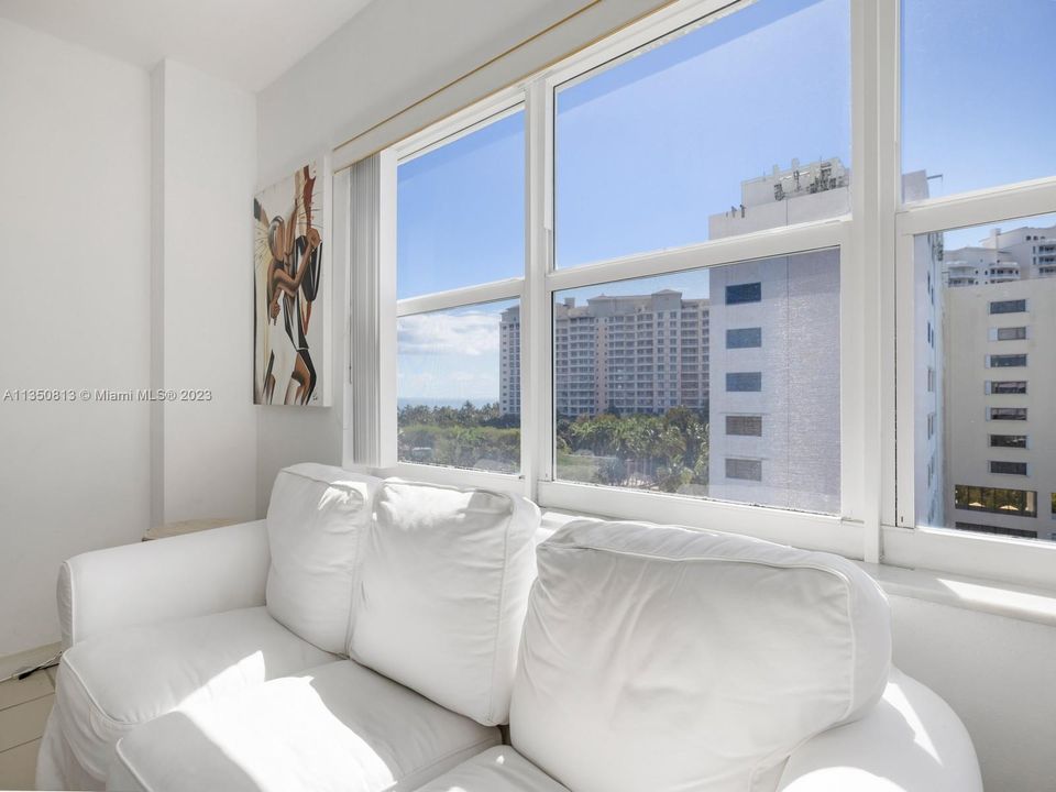 Recently Sold: $825,000 (2 beds, 2 baths, 1365 Square Feet)