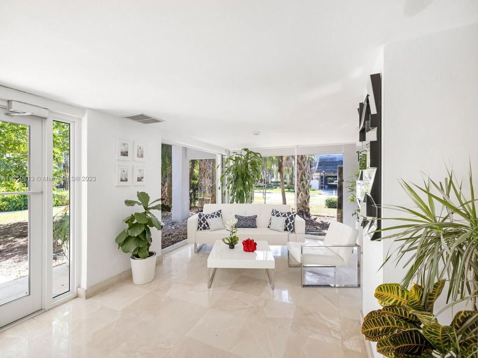 Recently Sold: $825,000 (2 beds, 2 baths, 1365 Square Feet)