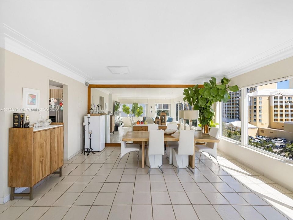 Recently Sold: $825,000 (2 beds, 2 baths, 1365 Square Feet)