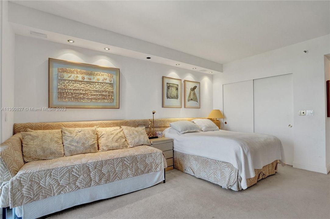 Recently Sold: $3,690,000 (3 beds, 4 baths, 3670 Square Feet)
