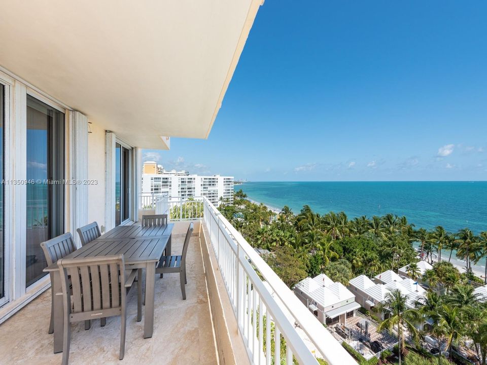 Recently Sold: $9,950,000 (4 beds, 5 baths, 5207 Square Feet)