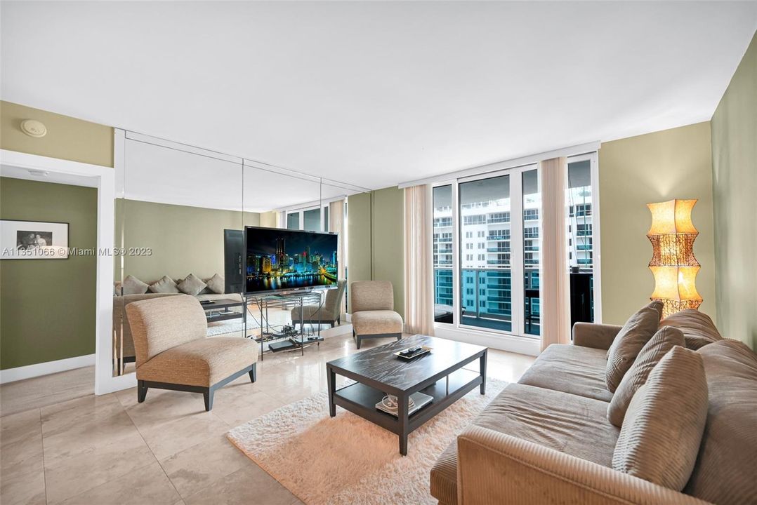 Recently Sold: $1,300,000 (1 beds, 1 baths, 840 Square Feet)