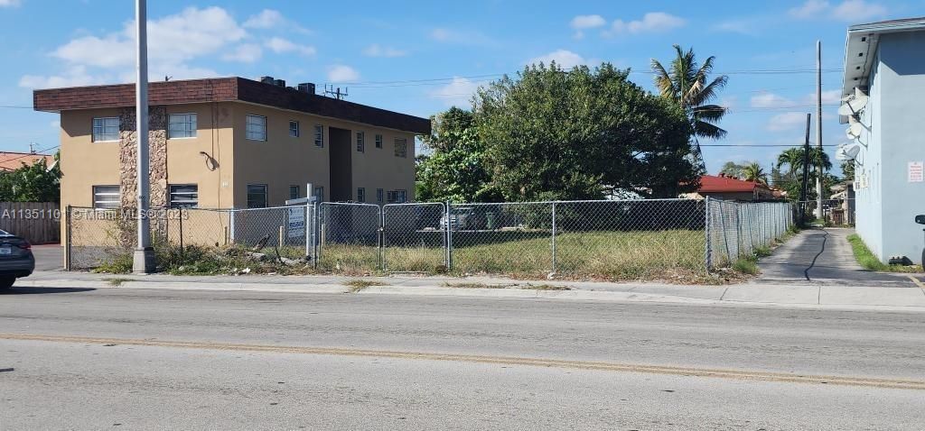 Vendido Recientemente: $370,000 (6,750 sqft)