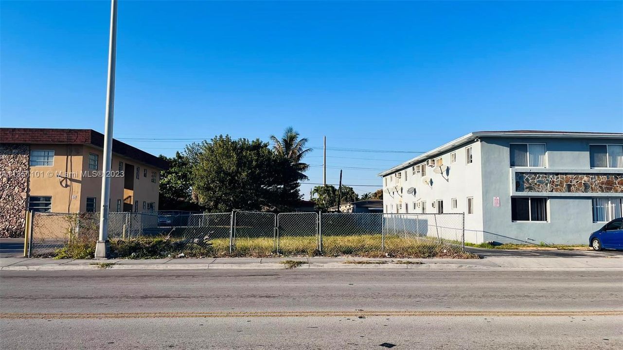 Vendido Recientemente: $370,000 (6,750 sqft)