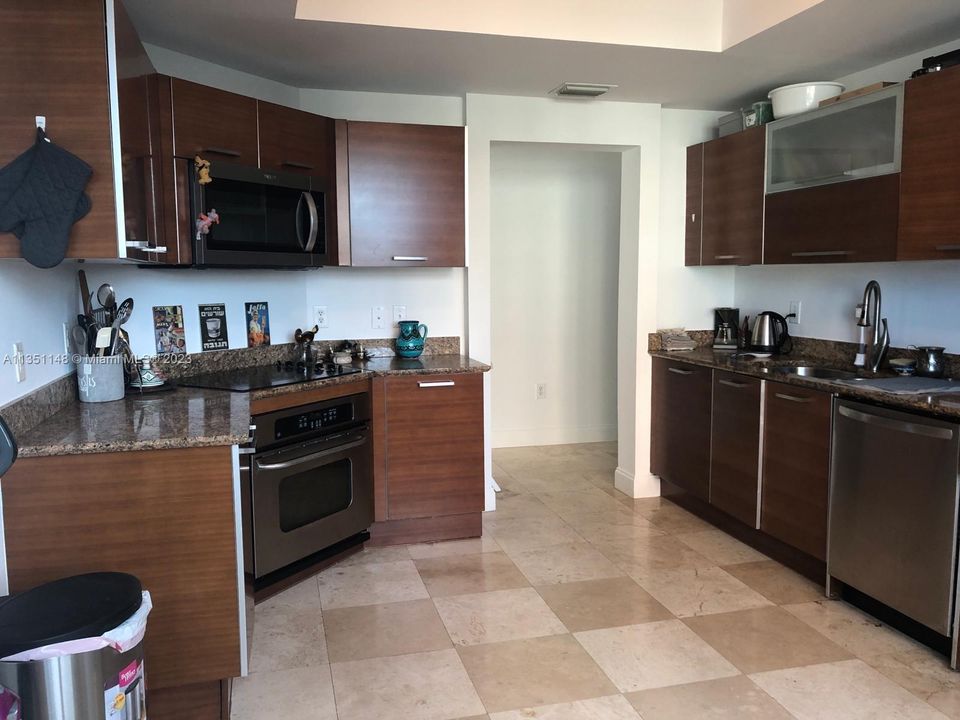 Recently Sold: $950,000 (2 beds, 2 baths, 2289 Square Feet)