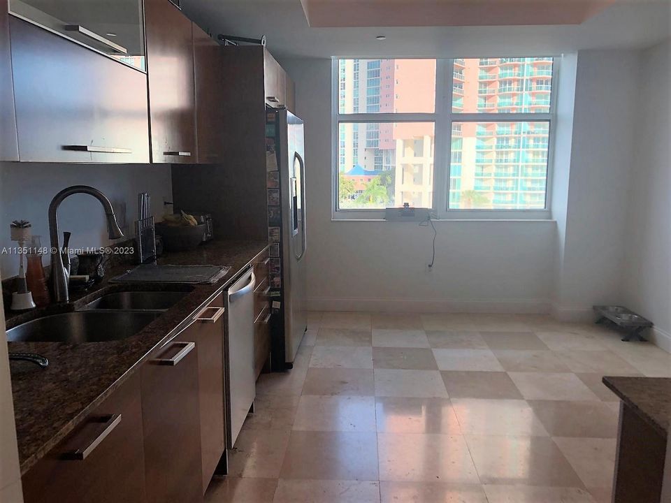 Recently Sold: $950,000 (2 beds, 2 baths, 2289 Square Feet)