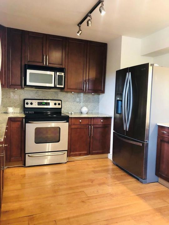 For Rent: $2,800 (3 beds, 2 baths, 1536 Square Feet)