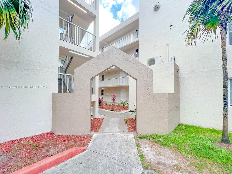 Recently Rented: $1,800 (1 beds, 1 baths, 749 Square Feet)